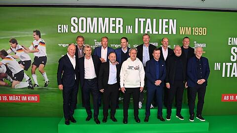 Bei der Premiere von "Ein Sommer in Italien - WM 1990" feierten die Fu&szlig;ballstars zusammen in M&uuml;nchen.