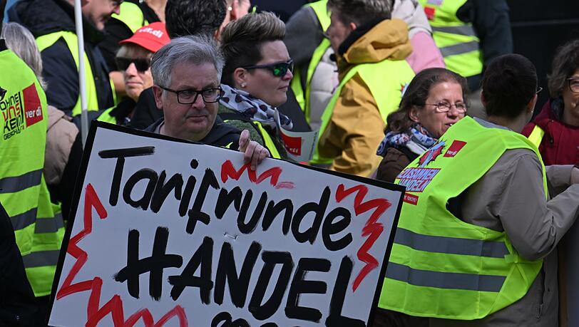Verdi startet bundesweit Warnstreiks im Handel.