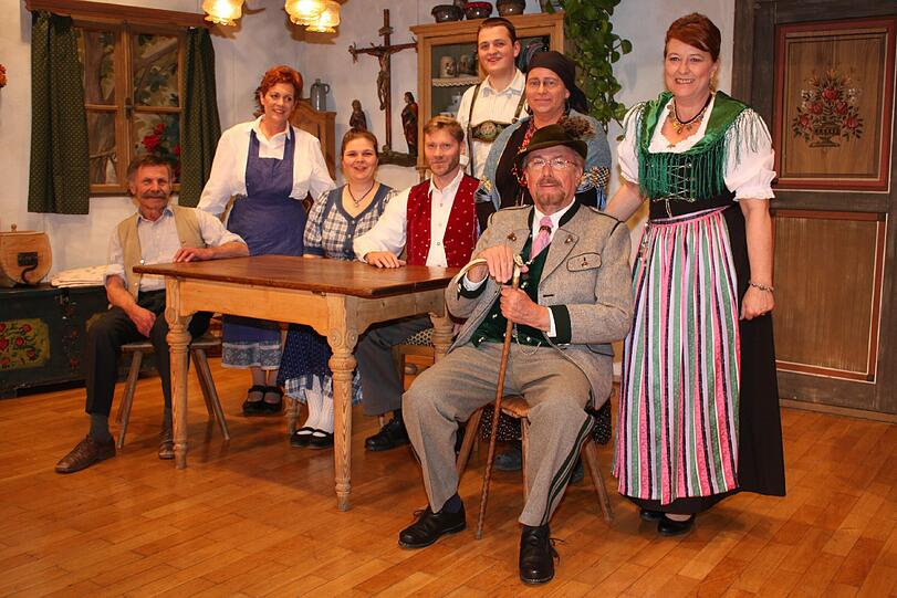 Das Ensemble des Feldmochinger Volkstheaters.