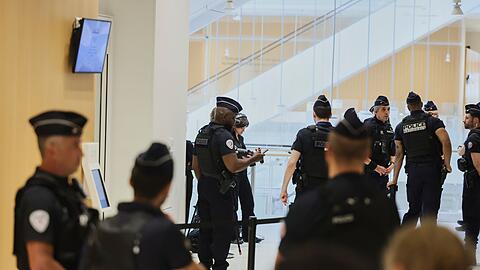 Der Pariser Prozess bekam viel Aufmerksamkeit - Polizisten zeigten hohe Präsenz.