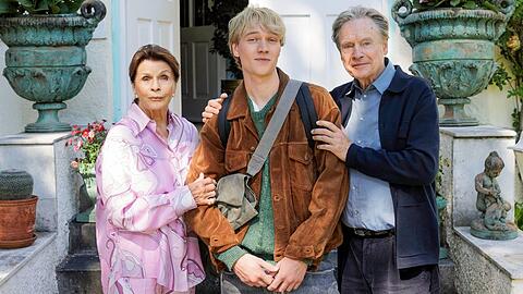 Senta Berger, Bruno Alexander und Michael Wittenborn (r.) in "Ach, diese L&uuml;cke, diese entsetzliche L&uuml;cke".