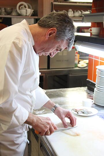 Im Allerheiligsten des Gourmettempels Tantris, der Küche, herrschen Präzision, Perfektion - und Stille.