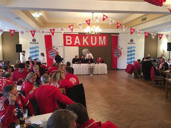 Bayern-Stars zum Anfassen: Die Bilder von den Adventsbesuchen bei den Fanclubs zum Durchklicken