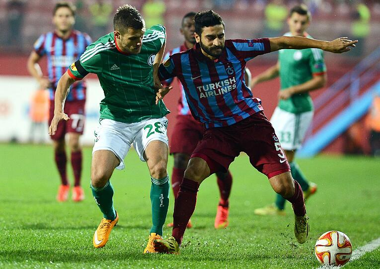 Nach der Nürnberg-Leihe wurde Ekici für fünf Millionen Euro an Werder Bremen verkauft. Drei Jahre lang zeigte der 25-Jährige dort nur selten Glanzleistungen. Für gerade einmal 1,5 Millionen Euro wechselte er 2014 zu Trabzonspor. Dort blüht Ekici wieder auf: Neun Tore und elf Vorlagen in der ersten Saison, in dieser Runde behindern ihn Verletzungen.