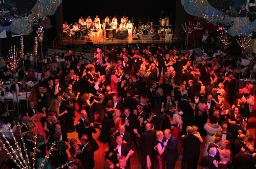 Über 30 Jahre lang war der &bdquo;Ball der Silbernen Rose&ldquo; im Deutschen Theater eine feste Größe im Fasching - heuer fällt er aus.