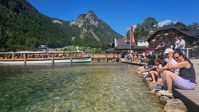 An der Seel&auml;nde endet der Nationalpark: Der n&ouml;rdliche Zipfel des K&ouml;nigssees liegt au&szlig;erhalb des Schutzgebiets, das Verbot von Luftmatratzen, Schlauchbooten und SUPs gilt hier nicht.