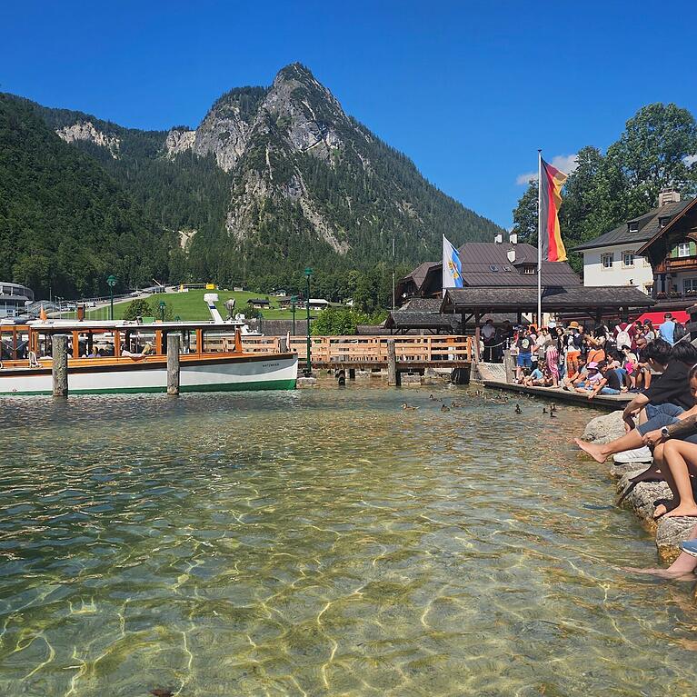 An der Seel&auml;nde endet der Nationalpark: Der n&ouml;rdliche Zipfel des K&ouml;nigssees liegt au&szlig;erhalb des Schutzgebiets, das Verbot von Luftmatratzen, Schlauchbooten und SUPs gilt hier nicht.