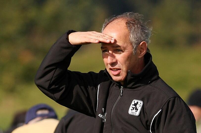 Ist noch auf der Suche nach einem Neuzugang: Reiner Maurer, der Chefcoach des Zweitligisten TSV 1860