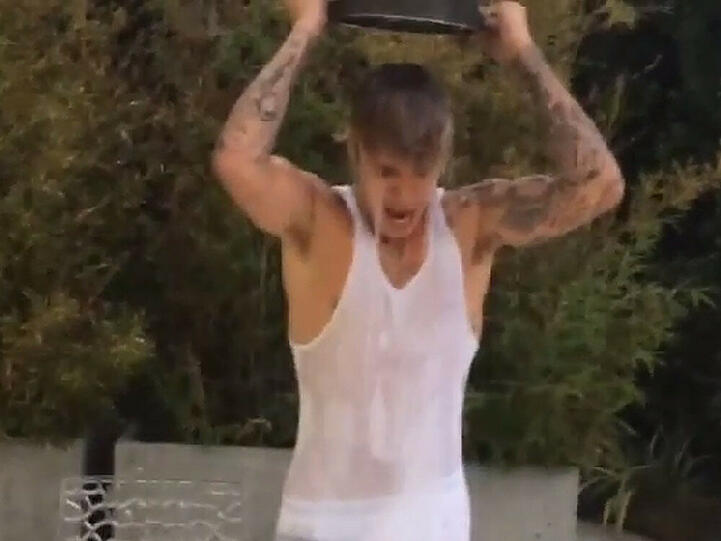 Justin Bieber bei der "ALS Ice Bucket Challenge"