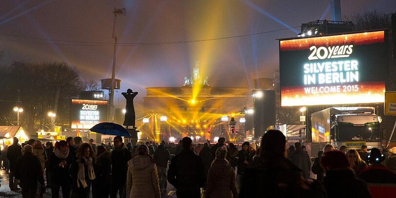 So feiert Berlin in das Jahr 2015: Die Silvester-Party am Brandenburger Tor mit David Hasselhoff und David Garrett - Die Bilder...