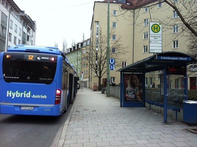 Der Fahrer der U2 verwies auf den 52er-Bus, der sei im Zweifel schneller, sagte er.