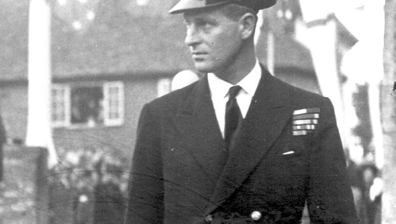 Prinz Philip 1946 in seiner Marine-Uniform. Prinz Philip 1946 in seiner Marine-Uniform.