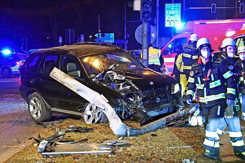 Von der A8 bei Unterhaching bis zum Mittleren Ring bei Ramersdorf: In der Nacht hat ein Unfallflüchtiger die Beamten der Verkehrspolizei Holzkirchen und der Polizei in München in Atem gehalten.