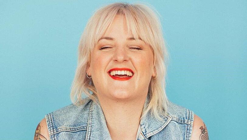 "Sostengo le donne perché non c'è donna nel mio ambiente personale che non abbia già subito violenze sessuali"dice Kim Hoss. "Sostengo le donne perché non c'è donna nel mio ambiente personale che non abbia già subito violenze sessuali"dice Kim Hoss.