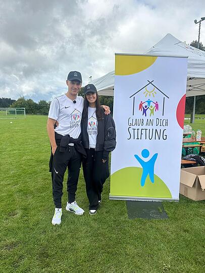 Joshua und Lina Kimmich setzen sich mit der "Glaub an Dich"-Stiftung für Kinder ein.