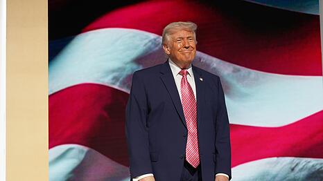 Trump nennt die Stra&szlig;e von Hormus "Stra&szlig;e von Trump".