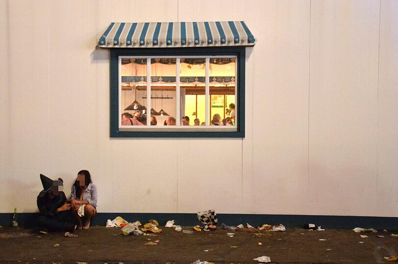 Das Oktoberfest hat auch seine Schattenseiten. Urin und Erbrochenes, Diebstahl und Gewalt: Wir haben uns die dunkle Seite der Wiesn angeschaut...
