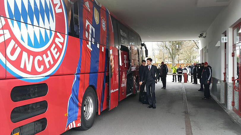Nach dem Training ging's gleich zum Flughafen. Auch Jerome Boateng fliegt mit nach Manchester!