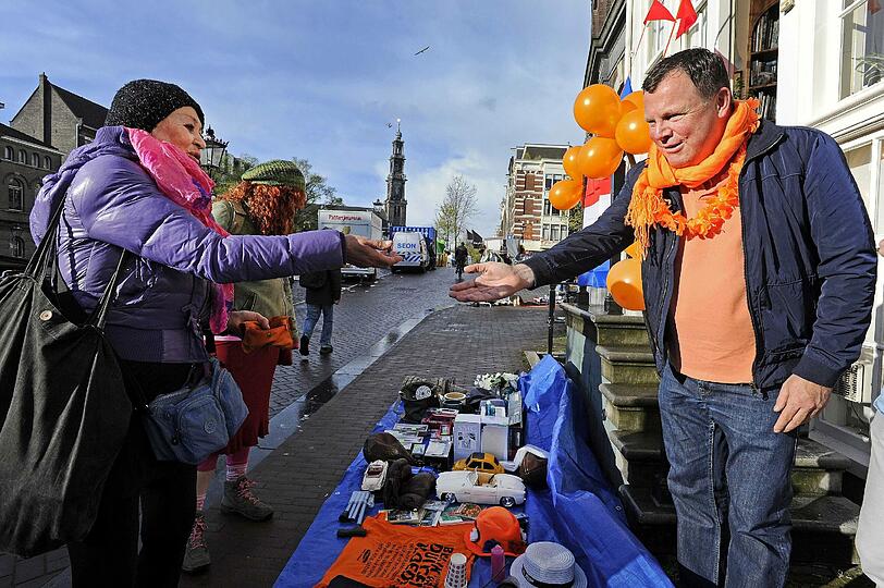 Das jubelnde Volk kleidete sich traditionsgemäß in Orange.