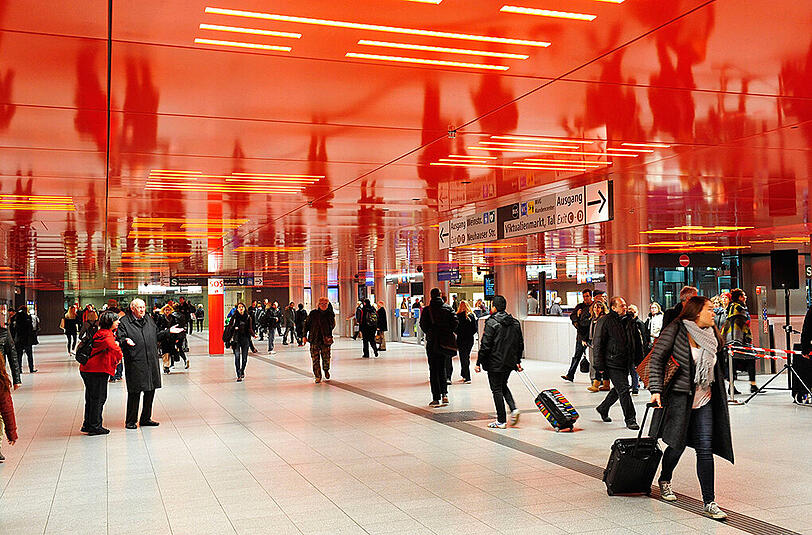 Eine spezielle LED-Lichttechnik sorgt für einen besonderen Lichteffekt im neuen Zwischengeschoss am Marienplatz.