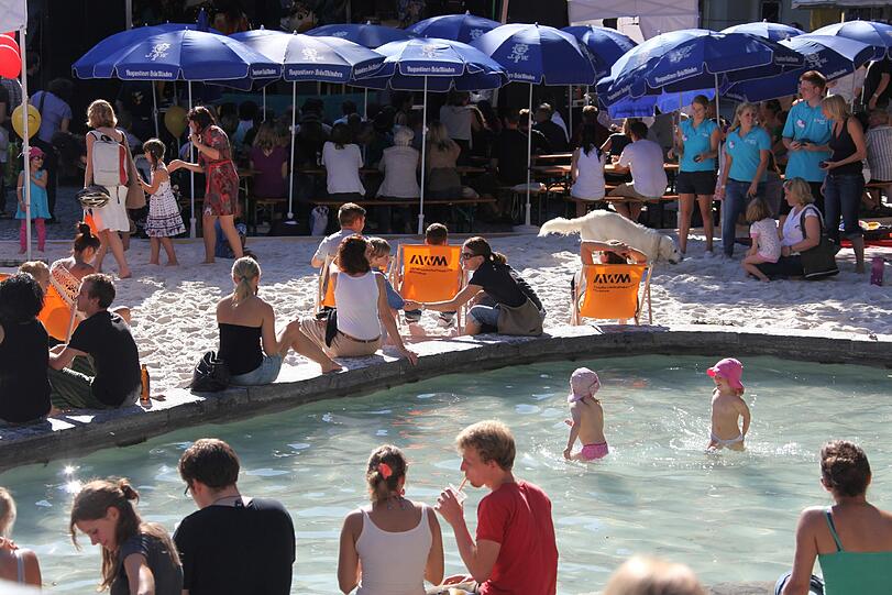 Rund 300.000 Menschen haben am Wochenende das Münchner Streetlife-Festival besucht. Bei sonnigem Wetter nahmen sie die für den Verkehr gesperrten Ludwig- und Leopoldstraßen in Besitz. Die Bilder vom Festival.