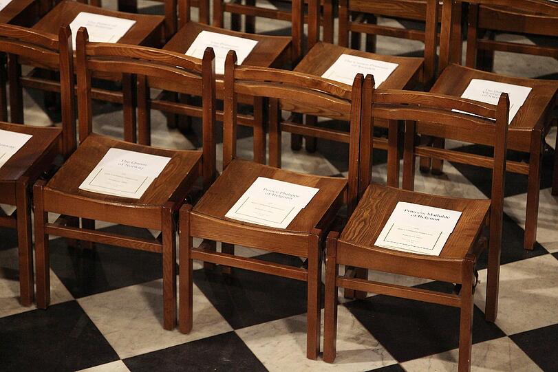 Die Plätze in der Abbey sind für die Gäste mit Namensschildern reserviert.
