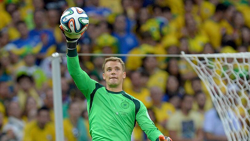 Neuer: Seine überragende Form zeigte er kurz nach der Pause: Rettete gleich viermal in zwei Minuten sensationell. Ein Torwart-Gigant.