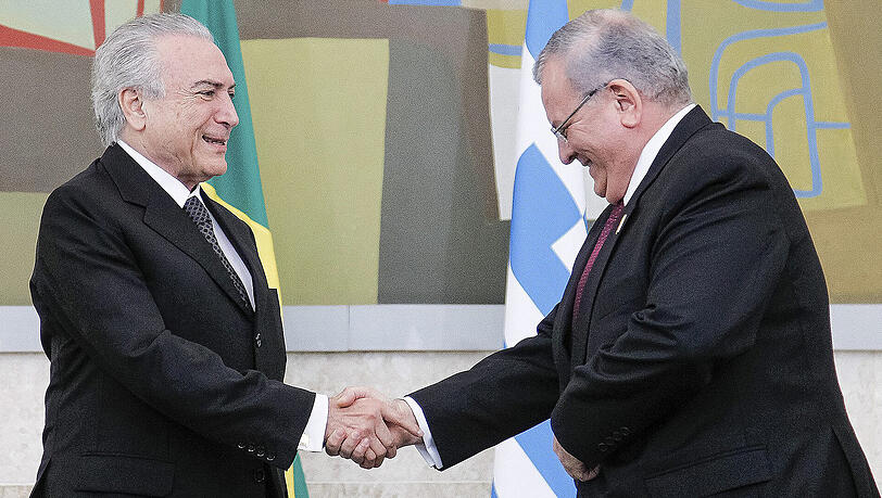 Brasiliens Präsident Michel Temer (L) mit dem griechischen Botschafter Kyriakos Amiridis. Amiridis wurde am Montag zuletzt lebend gesehen. Brasiliens Präsident Michel Temer (L) mit dem griechischen Botschafter Kyriakos Amiridis. Amiridis wurde am Montag zuletzt lebend gesehen.