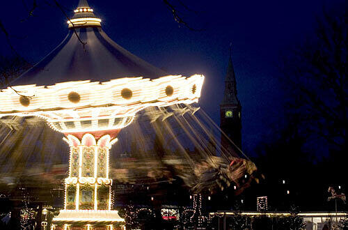 Kopenhagen: Kettenkarussell auf dem Weihnachtsmarkt im Tivoli, Foto: Visit Denmark