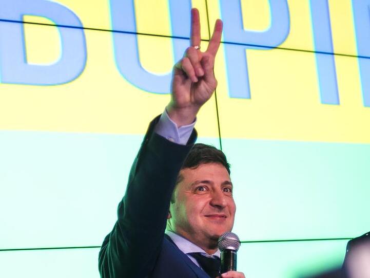 Bei der Präsidentenwahl in der Ukraine sieht sich der Komiker Selenski auf einem guten Weg ins mächtigste Amt des in die EU strebenden Landes. In drei Wochen kommt es zu einer Stichwahl mit Amtsinhaber Poroschenko.