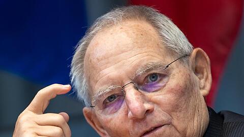 "Erst sind es Worte, und am Ende sind es Taten gegen Minderheiten oder auch gegen Menschen, die Verantwortung übernehmen wie Walter Lübcke", sagt Bundestagspräsident Wolfgang Schäuble.