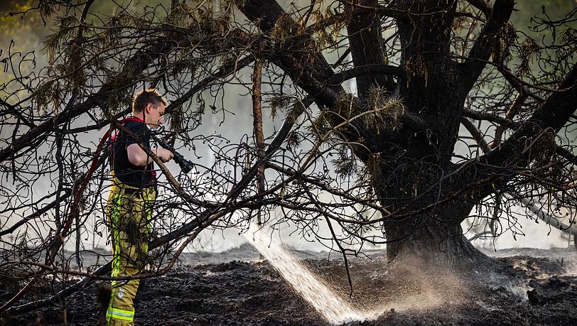 Zur Bek&auml;mpfung der Flammen baten die Niederlande nach Angaben der Beh&ouml;rden zum ersten Mal auch andere L&auml;nder um Hilfe.