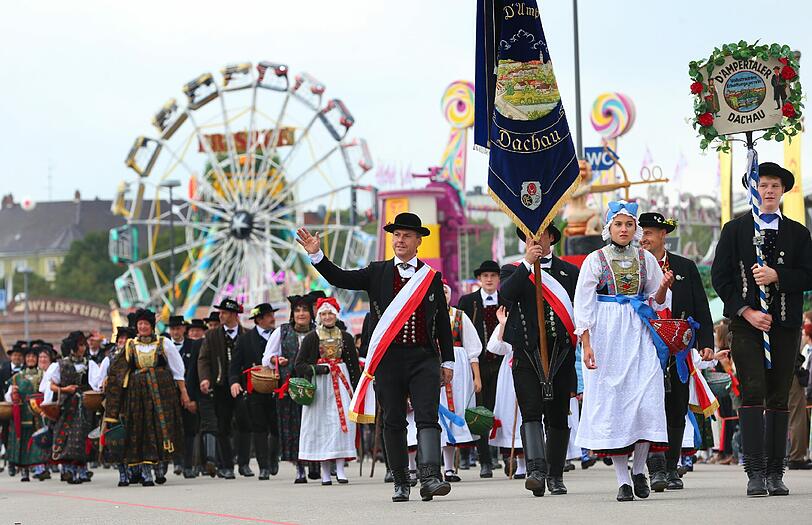 Die Ankunft der Trachtler auf dem Oktoberfest
