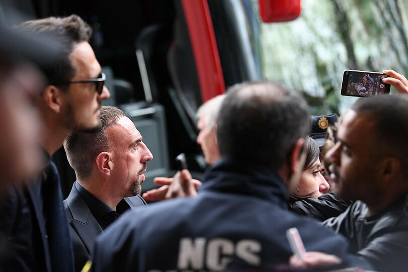 Die Stars des FC Bayern sind in Madrid angekommen! Jetzt gilt es den Fokus auf die Partie gegen Real Madrid zu richten. Die Bilder der Ankunft.