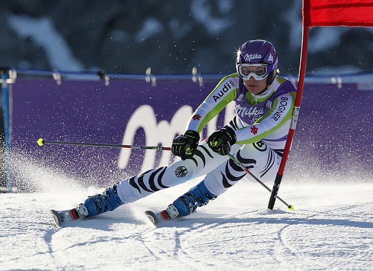 Werbestar Riesch: Einen ihrer Sponsoren trägt sie immer auf dem Helm.