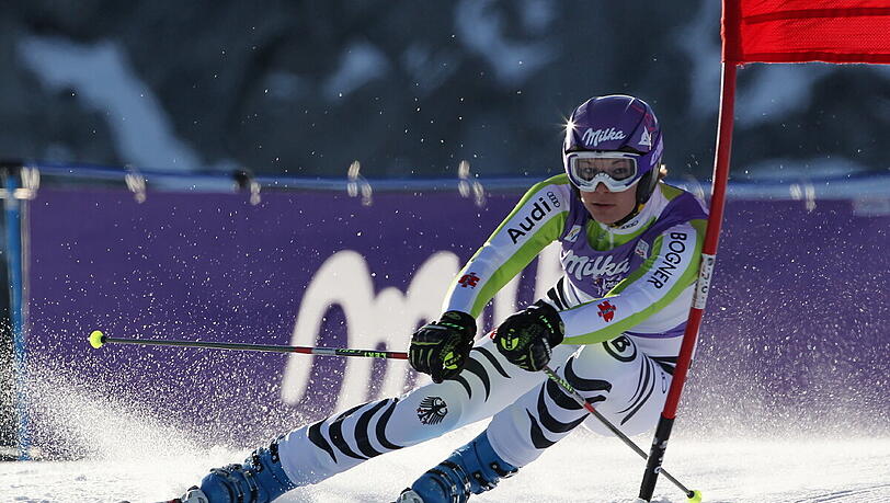 Werbestar Riesch: Einen ihrer Sponsoren trägt sie immer auf dem Helm. Werbestar Riesch: Einen ihrer Sponsoren trägt sie immer auf dem Helm.