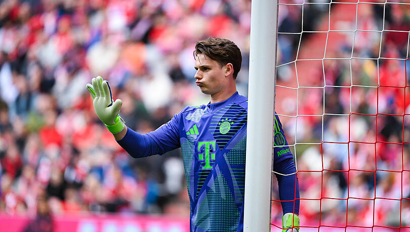 Jonas Urbig muss sich vorerst wieder auf die Bank setzen.