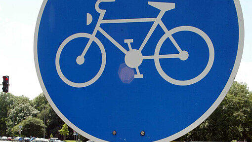 Auch auf dem Fahrradweg kann es für Radler gefährlich werden. Auch auf dem Fahrradweg kann es für Radler gefährlich werden.