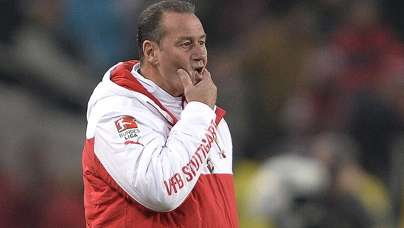 Huub Stevens trainierte den VfB Stuttgart bereits von März bis Mai 2014. Huub Stevens trainierte den VfB Stuttgart bereits von März bis Mai 2014.