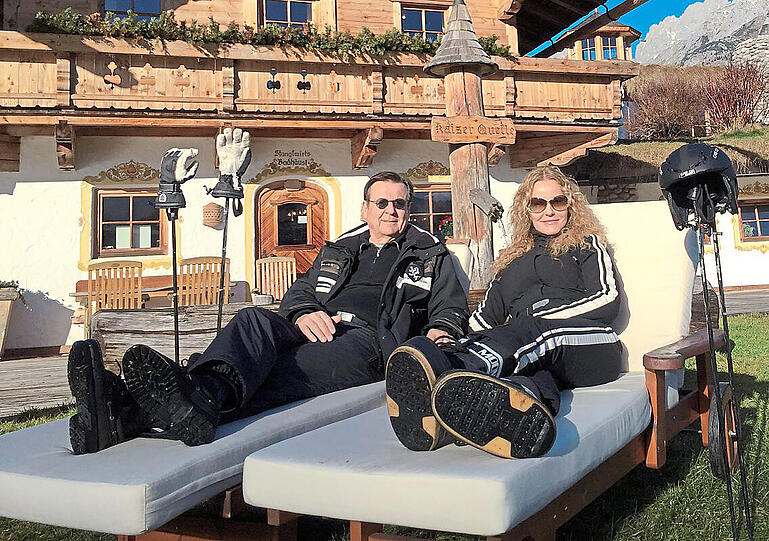 Auch Katja Burkard und Hans Mahr verbringen die Weihnachtsfeiertage im grünen Kitzbühel.