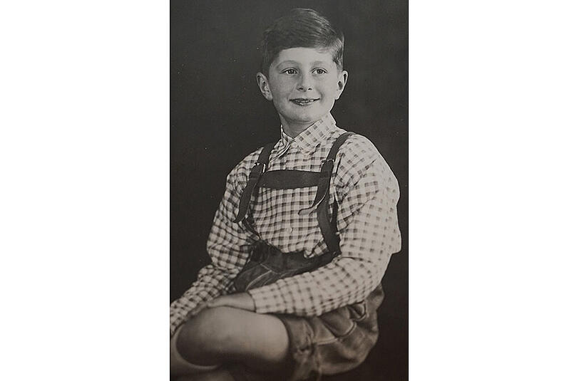 Mit Tracht im Norden: Da dürfte ich so elf sein. Wahrscheinlich ist das Bild also in Göttingen aufgenommen worden. Aber wie man sieht: Auch da habe ich gerne Lederhose getragen.