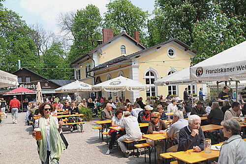 Hier findet jeder sein Platzerl &ndash; im Traditionsbiergarten &bdquo;Zum Flaucher&ldquo;.