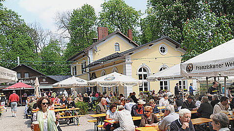 Hier findet jeder sein Platzerl &ndash; im Traditionsbiergarten &bdquo;Zum Flaucher&ldquo;.