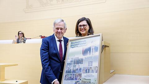 Mehr als 16.000 Tage ist Karl Freller (CSU) nun schon Landtagsabgeordneter.