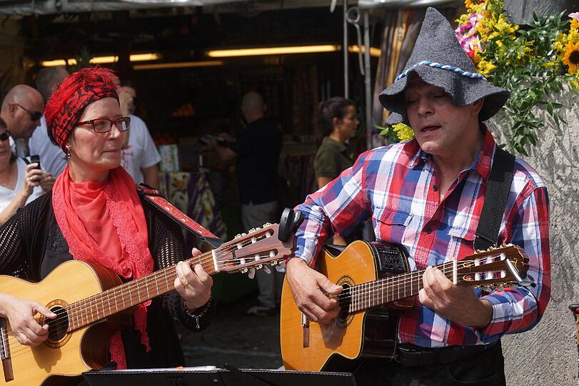 Schausteller, Musiker, Tänzer und Kabarettisten: Die Bilder vom Brunnenfest am Viktualienmarkt.