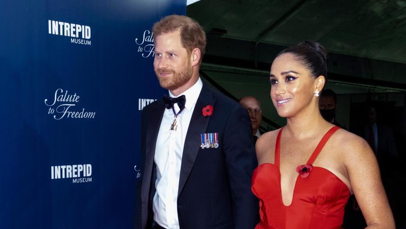 Prinz Harry und Meghan, Herzogin von Sussex, kommen im Intrepid Sea, Air & Space Museum zur Salute to Freedom Gala in New York an. Prinz Harry und Meghan, Herzogin von Sussex, kommen im Intrepid Sea, Air & Space Museum zur Salute to Freedom Gala in New York an.