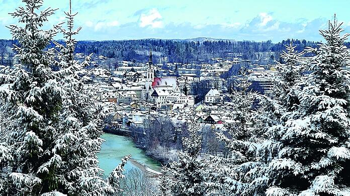 Die Aussicht auf ein angezuckertes Bad Tölz.