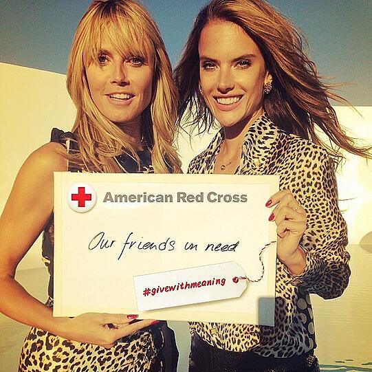 Zwei Supermodels für den guten Zweck: Heidi Klum und Alessandra Ambrosio werben für das amerikanische Rote Kreuz