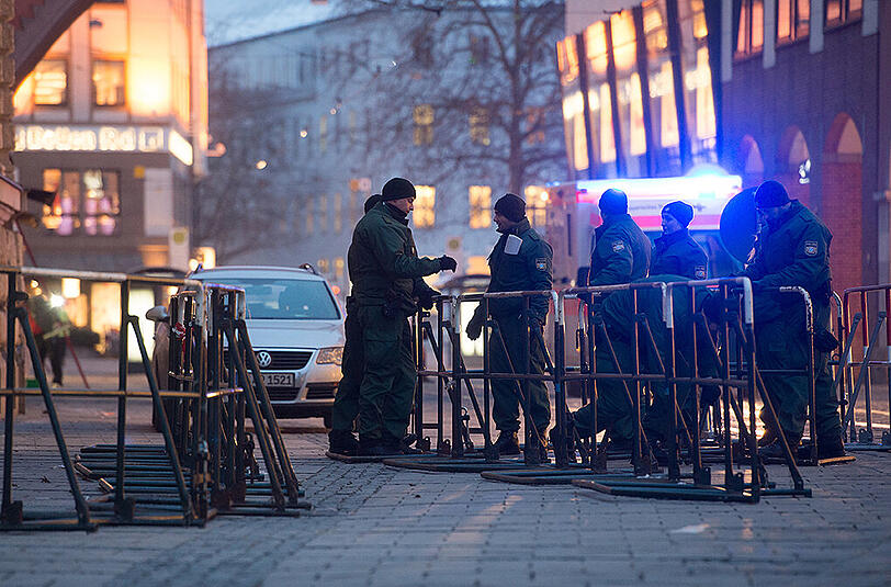 Bilder von der Sicherheitskonferenz 2015: Auch in diesem Jahr werden wieder etliche Polizisten für die Sicherheit in München sorgen. 3.700 Beamte werden im Einsatz sein, daneben gibt es noch etliche weitere Sicherheitsmaßnahmen. (Archivbild)