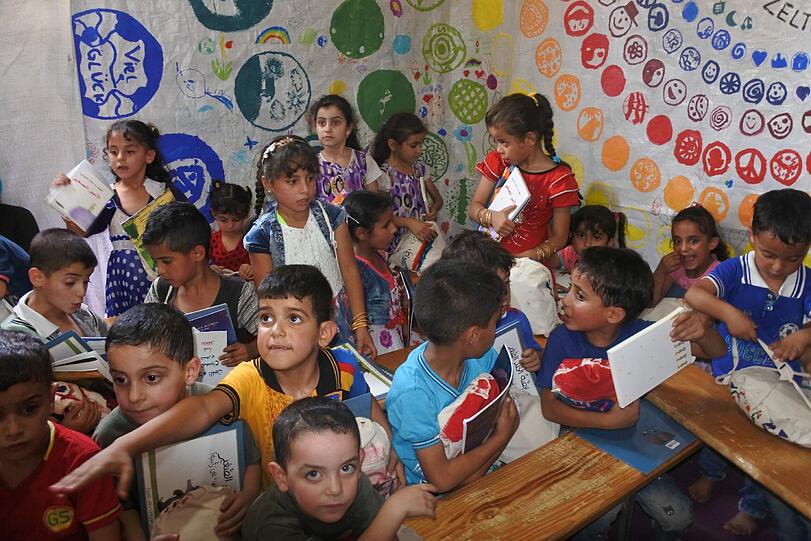 130 Kinder besuchen das Schulzelt an der syrischen Grenze.